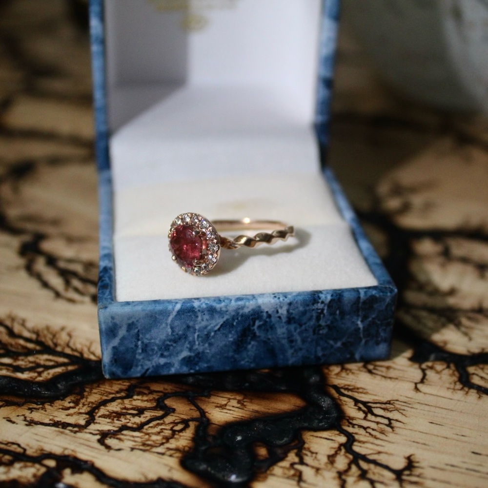 NWOT Pink tourmaline center, diamond halo and 10K rose gold braided band